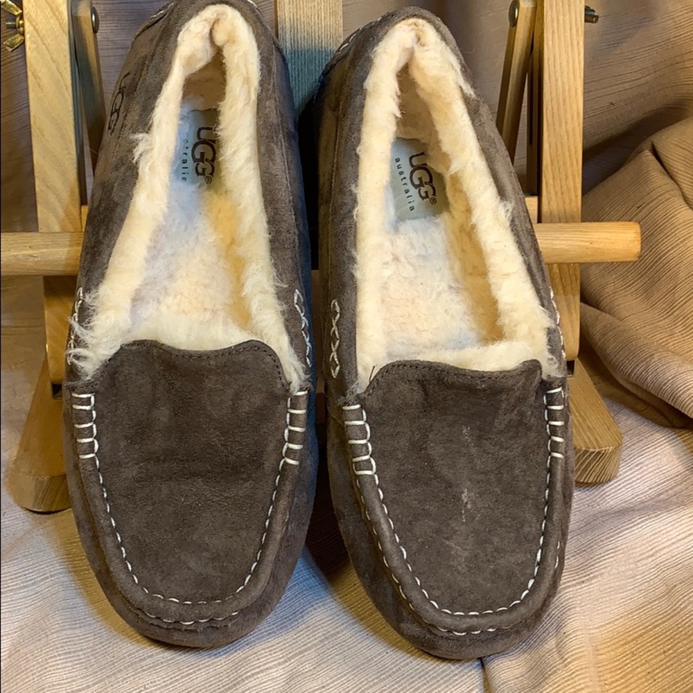 UGG leather moccasins hardly any wear EC